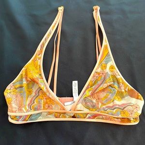 Victoria Secrets bralette. Adorable peachy pattern w/ silky straps/details Sz-M